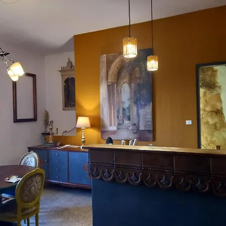 Ajman House * 桑布卡迪西奇利亚